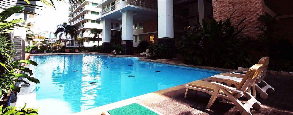 The Capital Resort @ Sukhumvit 50 Bangkok Exterior photo Swimming pool