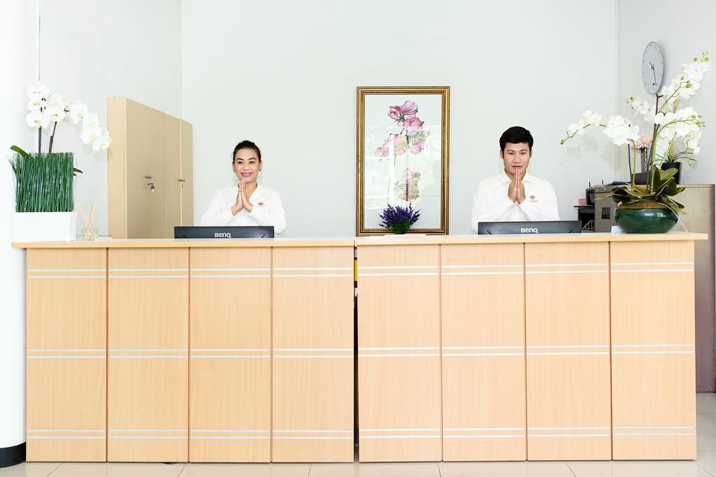 The Capital Resort @ Sukhumvit 50 Bangkok Exterior photo Reception desk