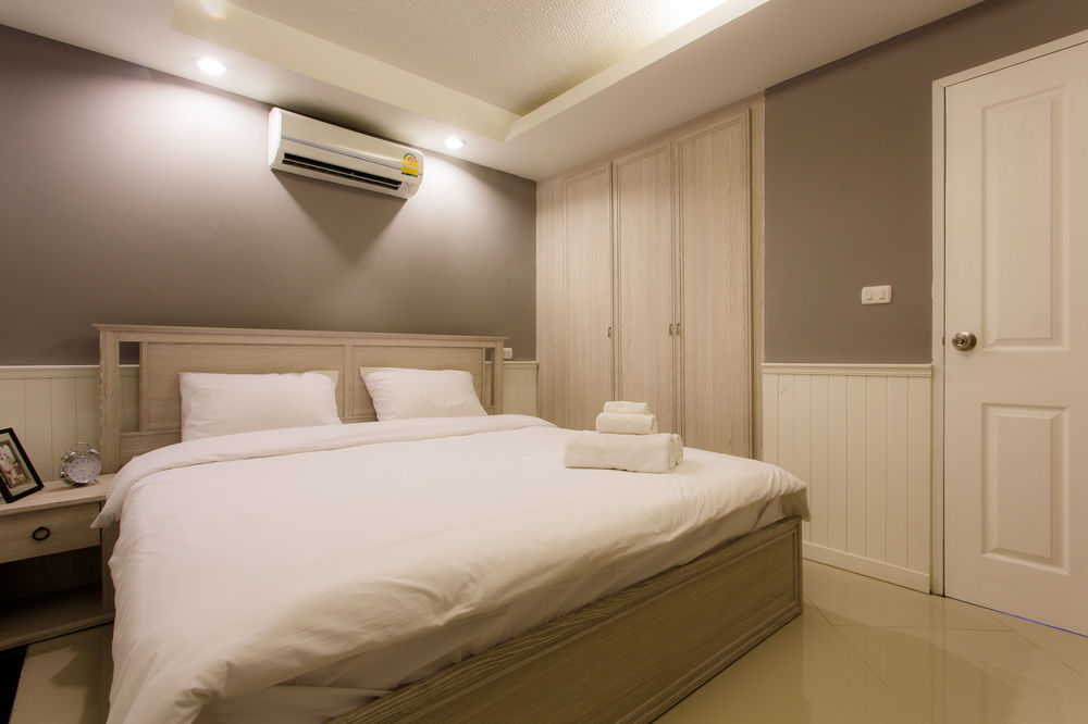 The Capital Resort @ Sukhumvit 50 Bangkok Exterior photo A bedroom with a split-type air conditioner