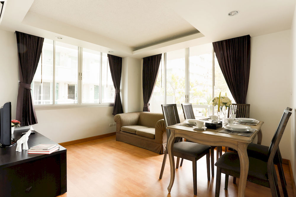 The Capital Resort @ Sukhumvit 50 Bangkok Exterior photo A dining room