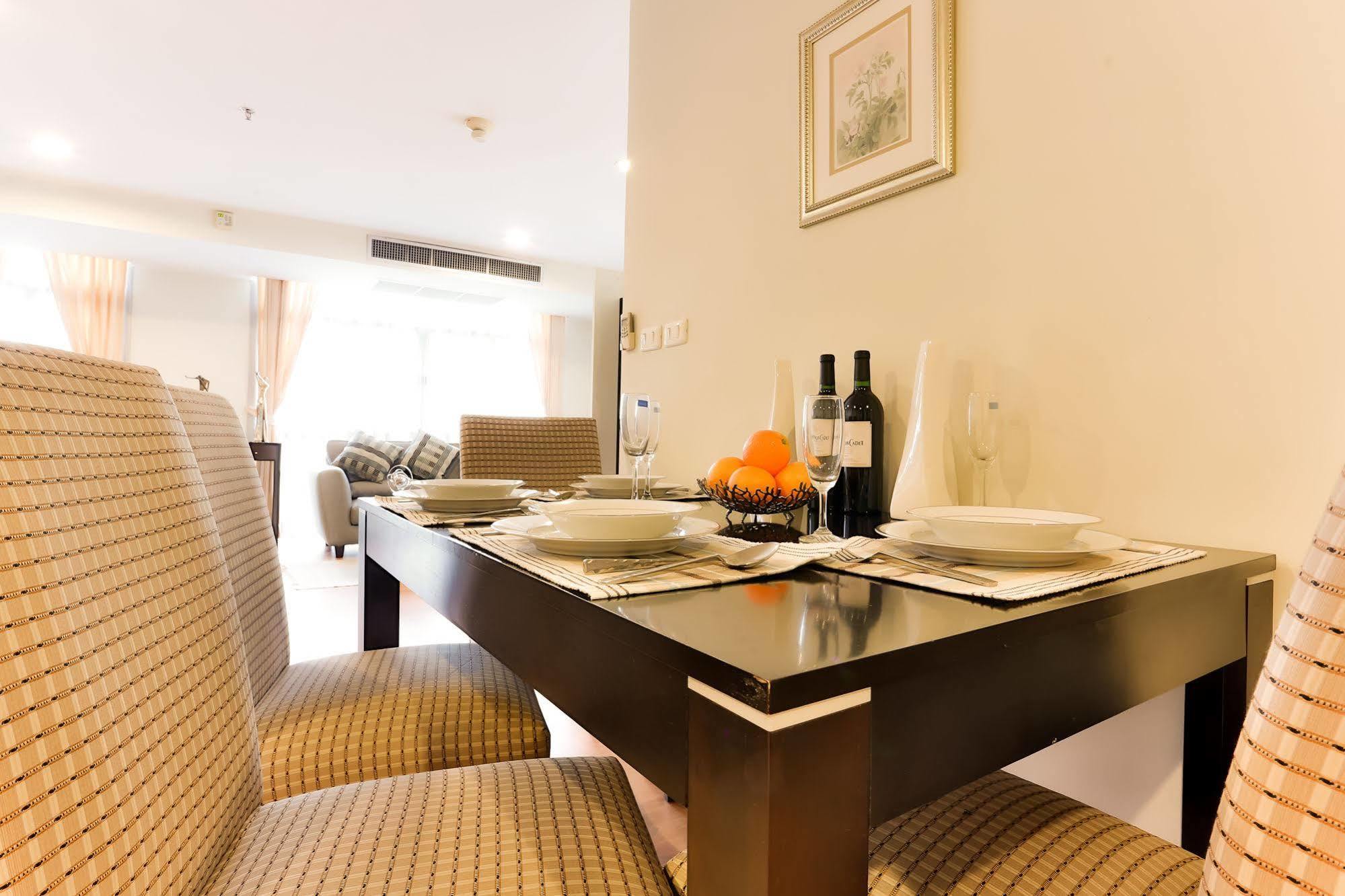 The Capital Resort @ Sukhumvit 50 Bangkok Exterior photo A dining room
