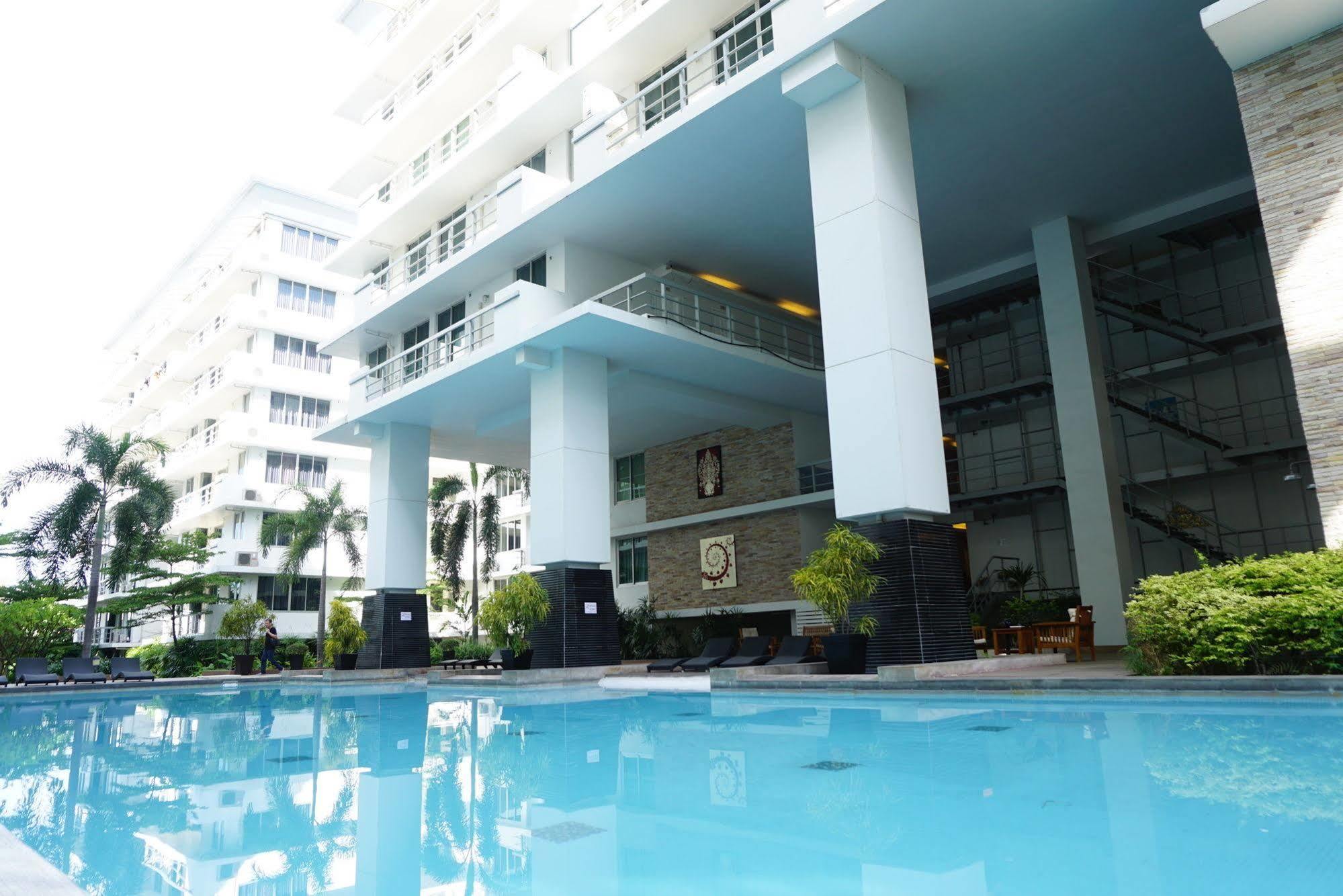 The Capital Resort @ Sukhumvit 50 Bangkok Exterior photo The swimming pool at the 10th floor